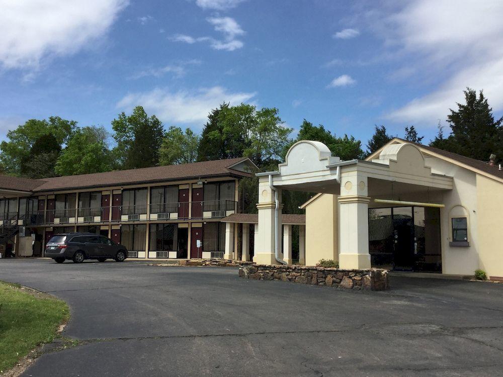 Sunset Inn Clarksville מראה חיצוני תמונה